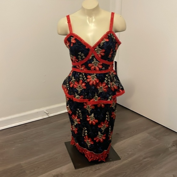 NWT - Lulu’s Karina Embroidered Floral Peplum Dress - Picture 4 of 7